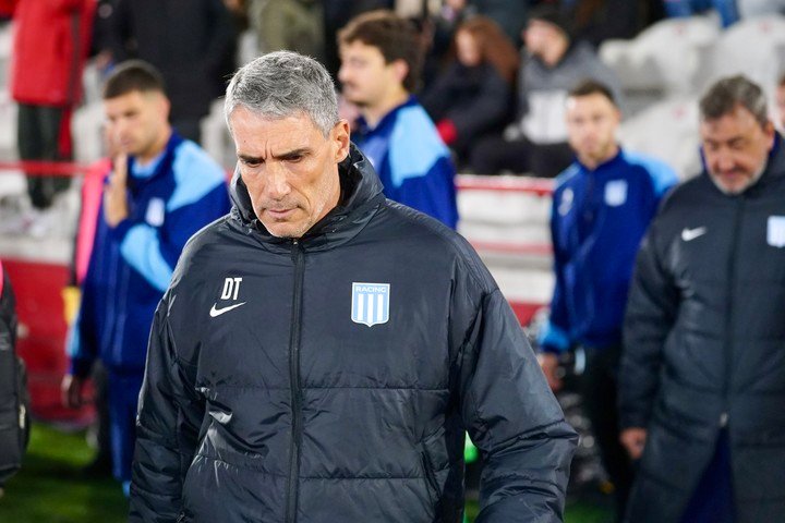 Racing cayó ante Huracán y camina por la cornisa. Foto: Maxi Failla.