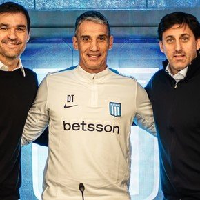 Racing en crisis: Vojvoda seguirá en el cargo