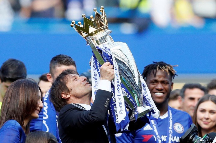 Conte, campeón de la Premier League con el Chelsea en 2017. (AP)
