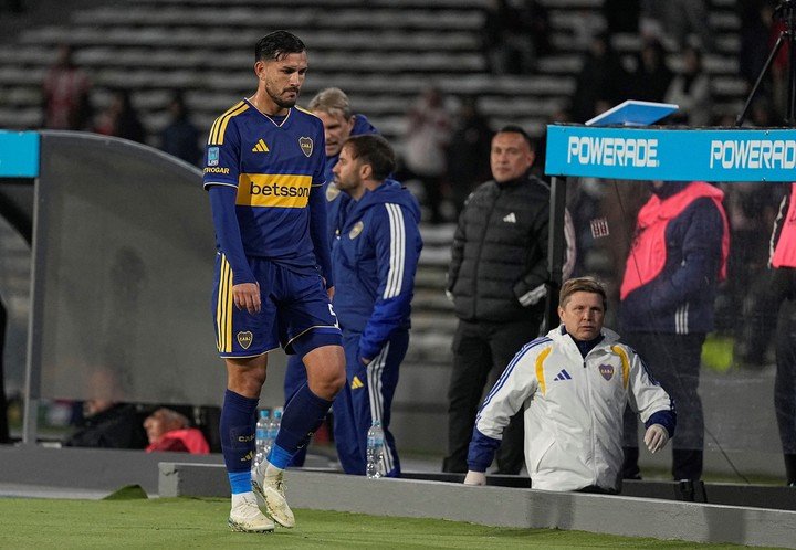 Paredes salió lesionado en el 2-2 entre Boca e Instituto. Foto Prensa Boca