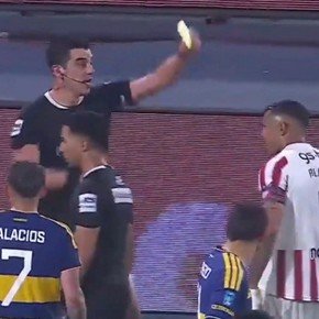 Exclusivo Olé: por qué en Instituto-Boca un jugador "recibió" dos amarillas y no fue expulsado