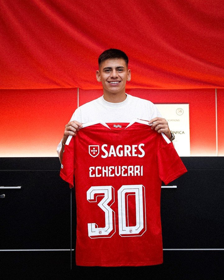Diablito Echeverri, en su presentación en Benfica. (Foto: Prensa Benfica)