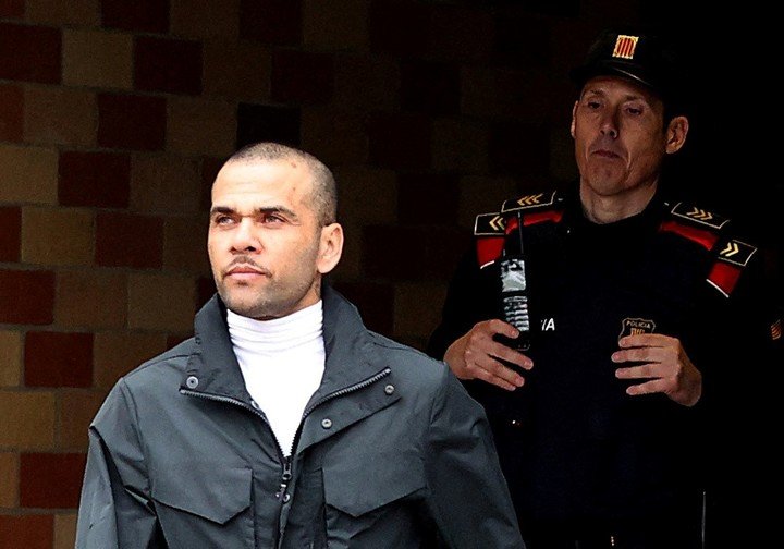 Dani Alves saliendo de prisión. (Foto: 