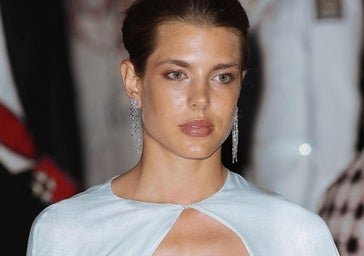 Cuando Carlota Casiraghi no vestía de Chanel: de su primer vestido de Dior a la mini falda de Saint Laurent de su boda