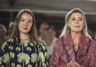 Alexandra de Hannover (1999) sobre su madre, Carolina de Mónaco: «Es muy valiente y jamás entra en pánico»
