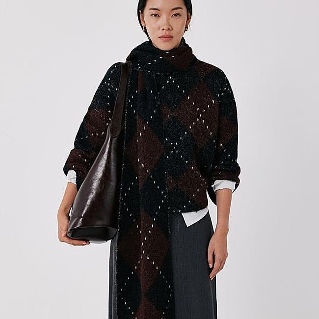 Jersey negro y marrón de Cortefiel, 69,99 euros.
