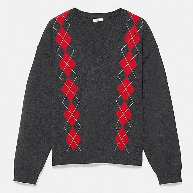 Jersey rombos cuello pico de Pull&Bear, 29,99 euros.