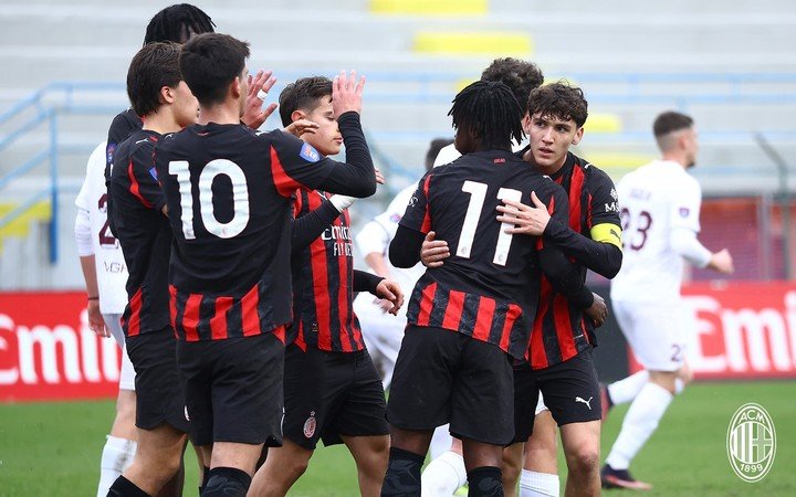 Navarro busca fortalecer los vínculos y la confianza dentro del grupo. (Foto: AC Milan)