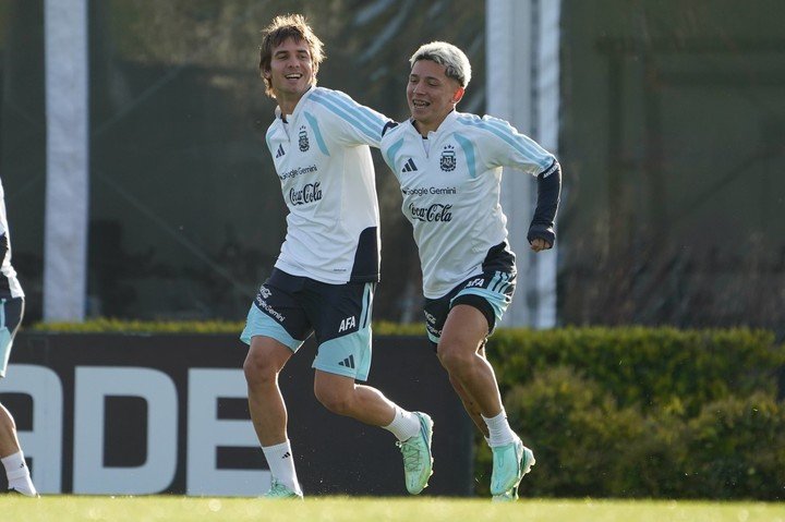 Gianluca y Mastantuono en el entrenamiento de la Selección Argentina (FTP CLARIN)