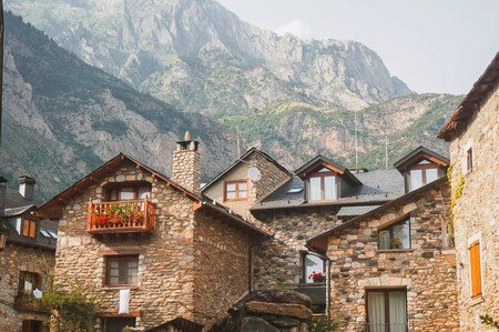 Pueblo Pirinieo Montana Huesca Encantador Bonito Tranquilo Otono Comida Rica Escapada