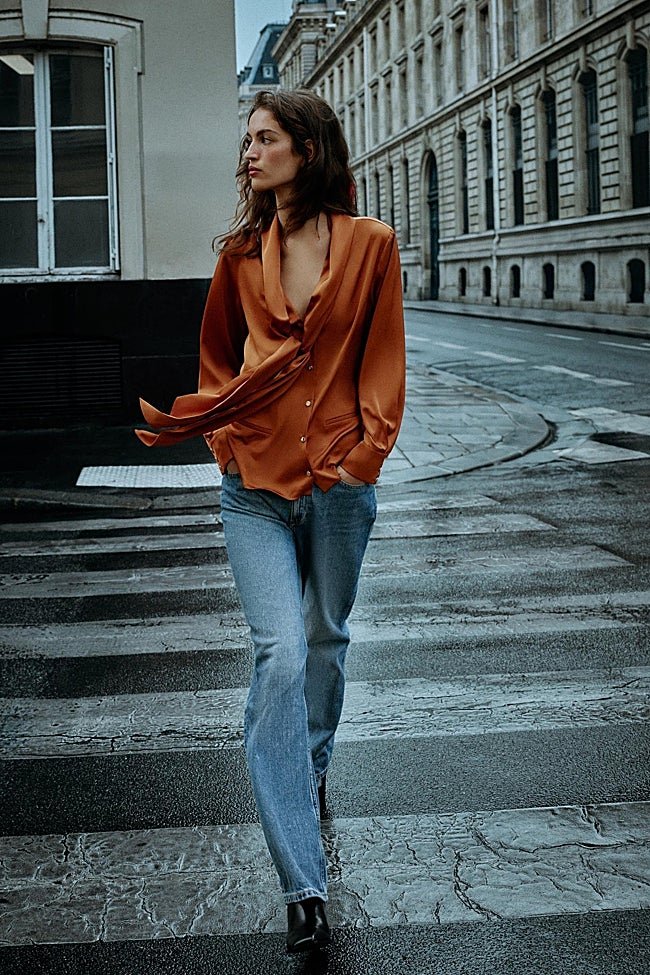 Camisa con lazada de Zara (29,95 euros)