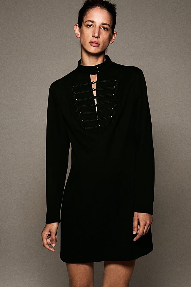 Vestido negro de H&M (49,99 euros)