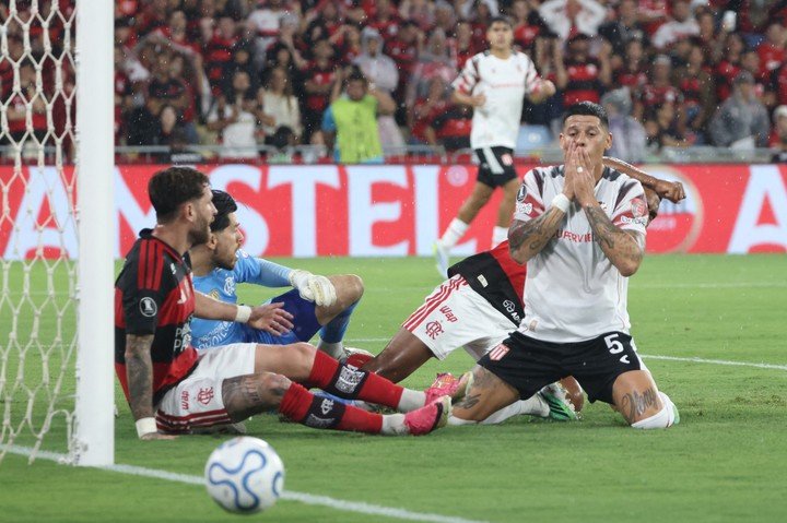 Marcos Rojo ante Flamengo.