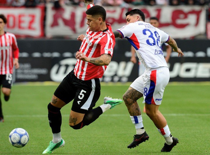 Marcos Rojo ante San Lorenzo (FOTOBAIRES). 