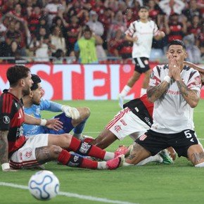 El antecedente que involucra a un ex River en el que se ampara Flamengo para pedir la clasificación ante Estudiantes