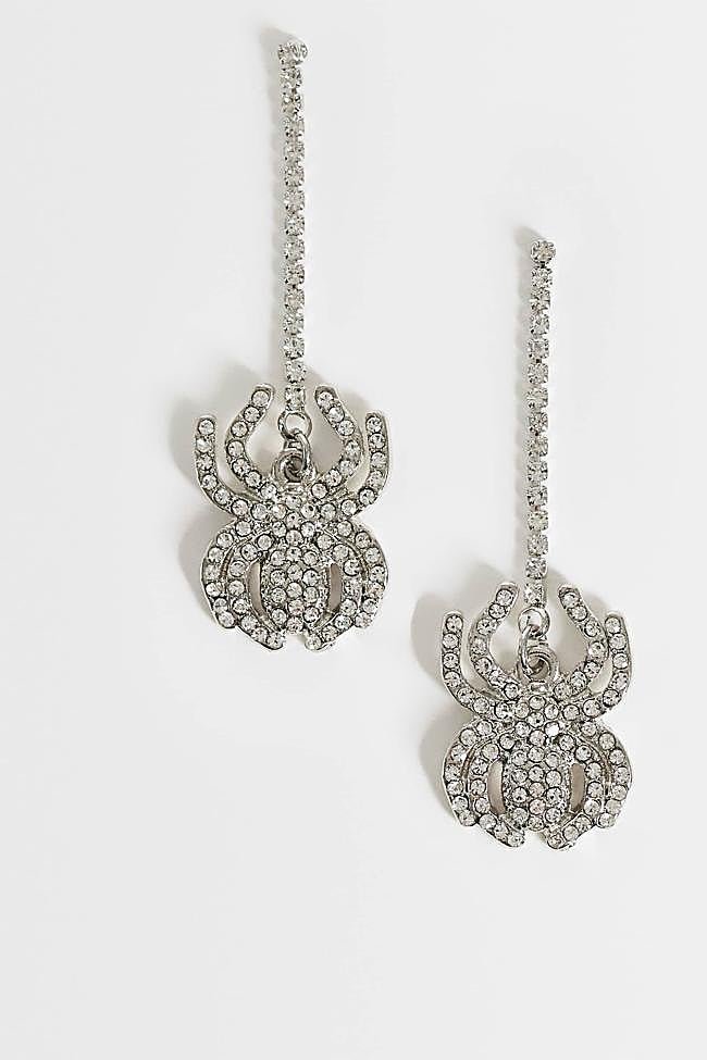 Pendientes de araña de Asos, 15,60 euros.