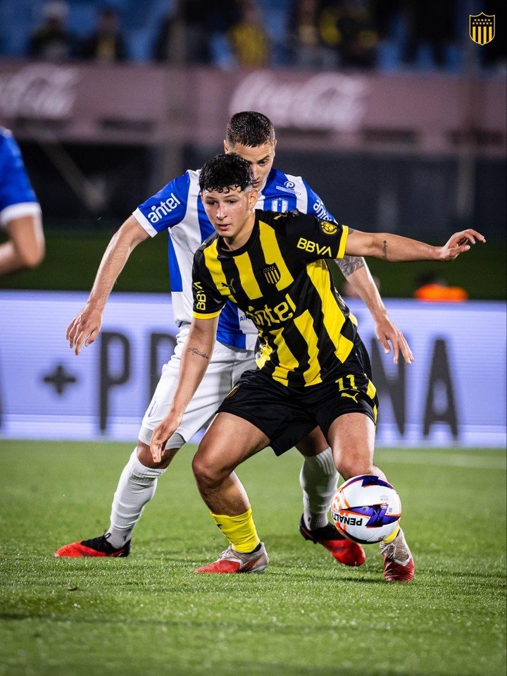 Leonel Jaime ante Juventud de las Piedras (prensa Peñarol).
