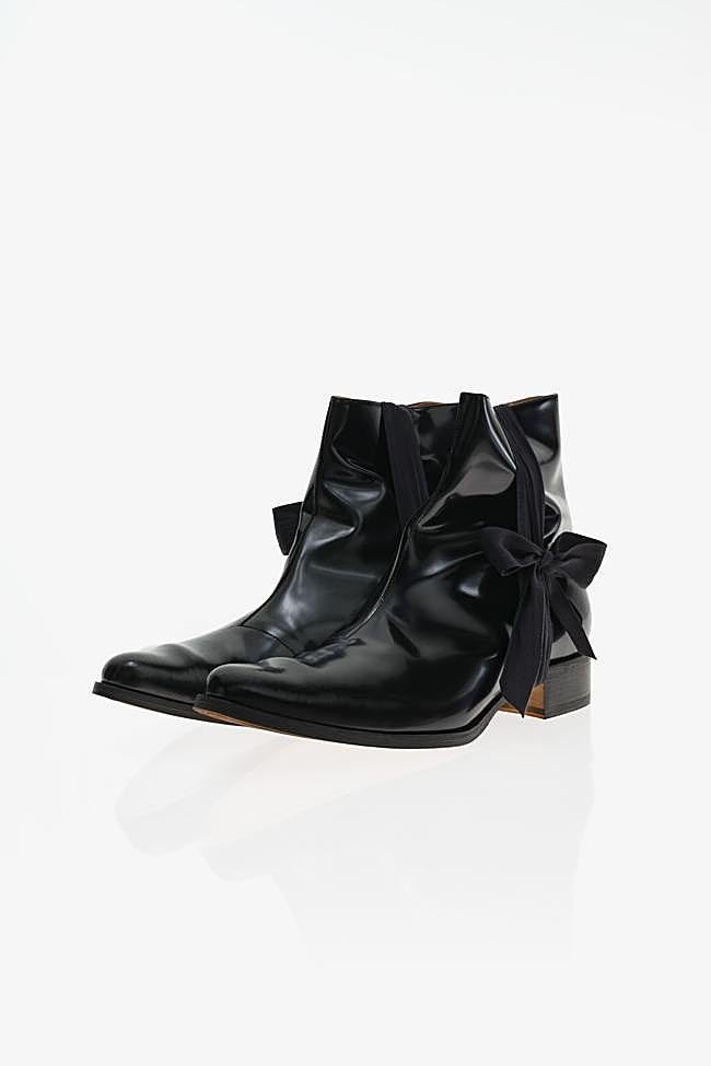 Botas de cuero negro de la nueva colección Re{form} de John Galliano y Zara.