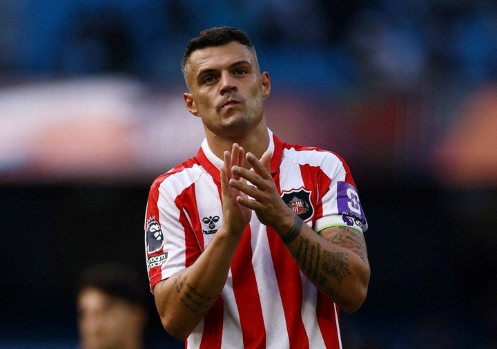 Xhaka fue titular en el Sunderland este domingo frente al Manchester City. Reuters/Lee Smith 