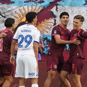 Lanús bajó a Vélez y se acercó a las Copas