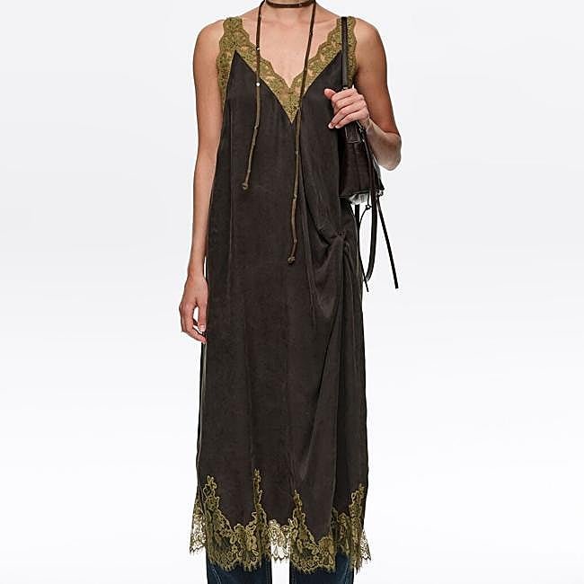 Slip dress con encaje de Bimba y Lola, 112,50 euros.