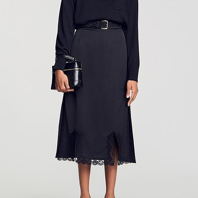 Falda azul marino de Sandro, 225 euros.