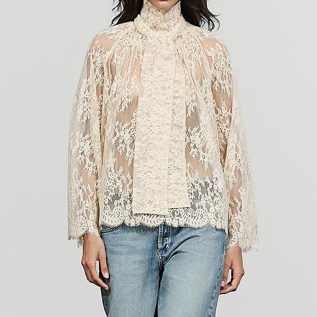 Blusa de encaje de Massimo Dutti, 59,95 euros.