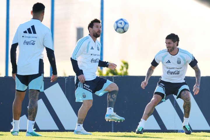 El último entrenamiento de Messi en la Selección, este lunes (AP).