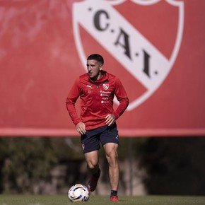 Viera recuperó a un jugador y medita decisiones clave en Independiente para visitar a Racing