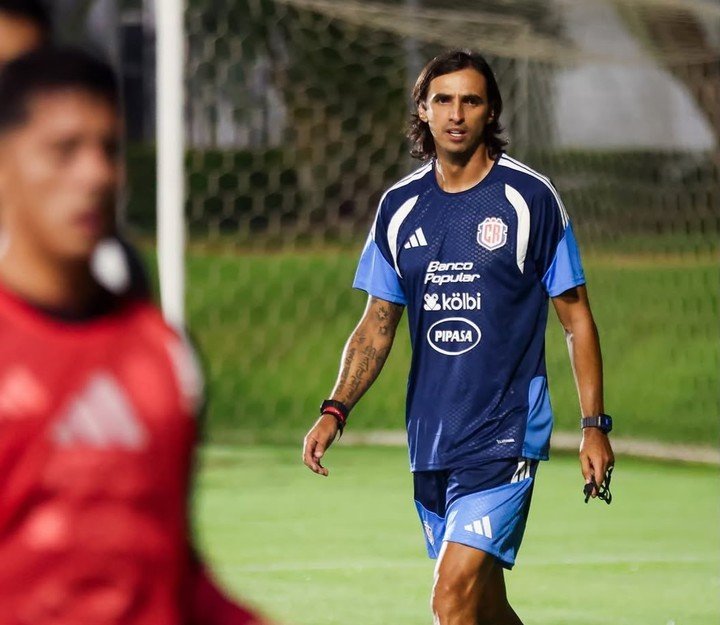 Bryan Ruiz, DT de Costa Rica. (Prensa FCRC)