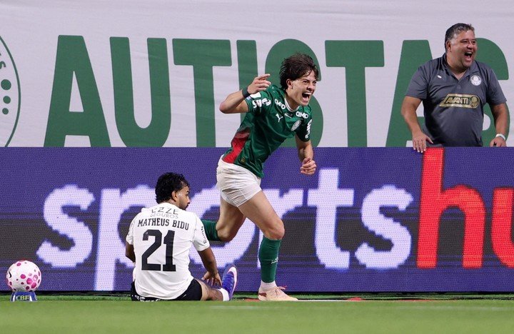 El festejo de Giay en el 4-0 de Palmeiras a Corinthians (Reuters).