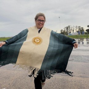 ¿Quién se quedó con el poncho que usó La Sole en la despedida de Messi?