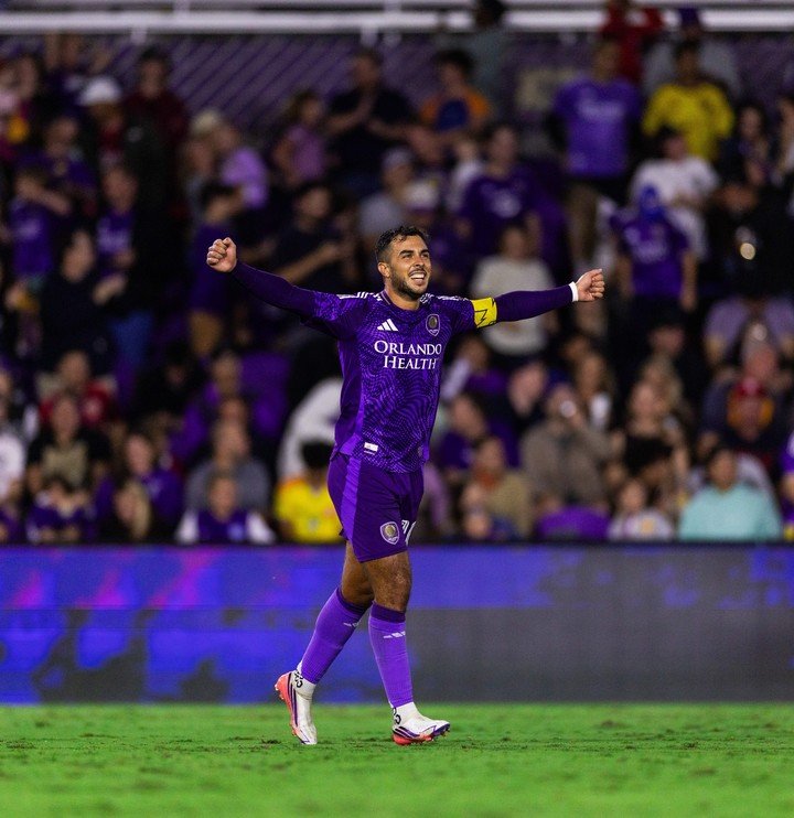 Martín Ojeda festeja su gol.