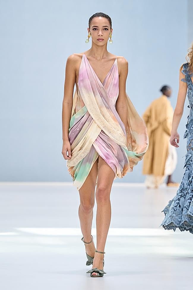 Look de Zimmermann durante la Semana de la Moda de París.