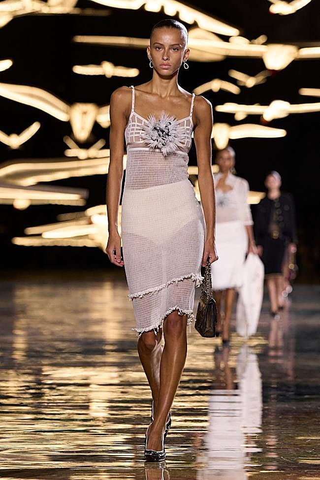 Look de Chanel durante la Semana de la Moda de París.