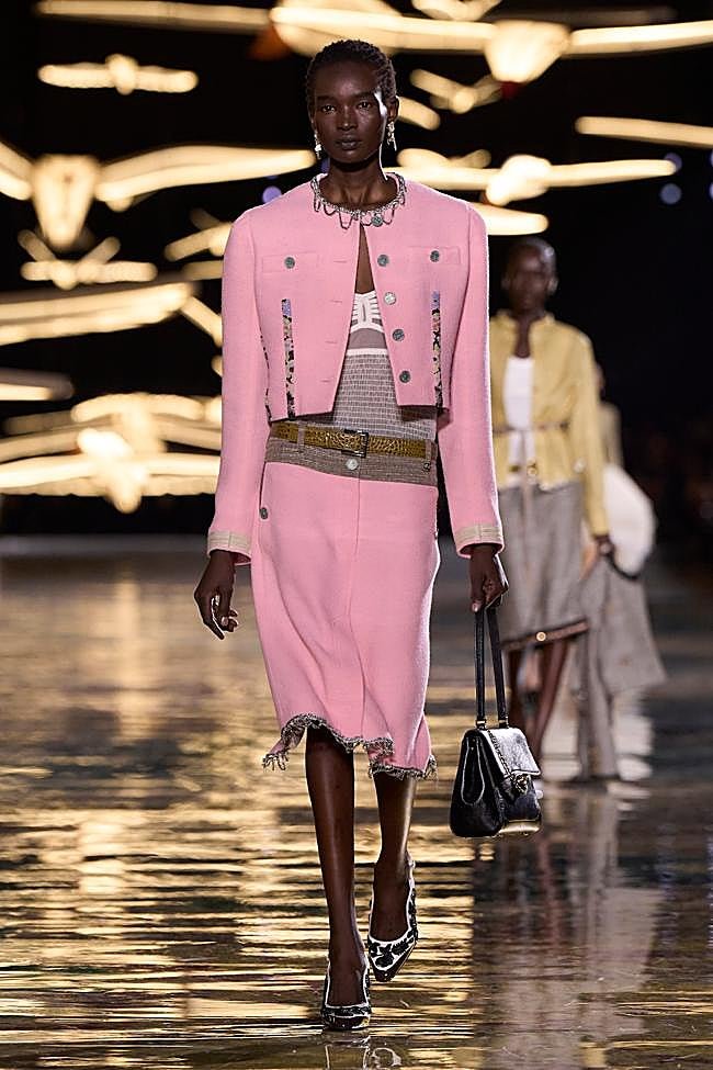 Look de Chanel durante la Semana de la Moda de París.