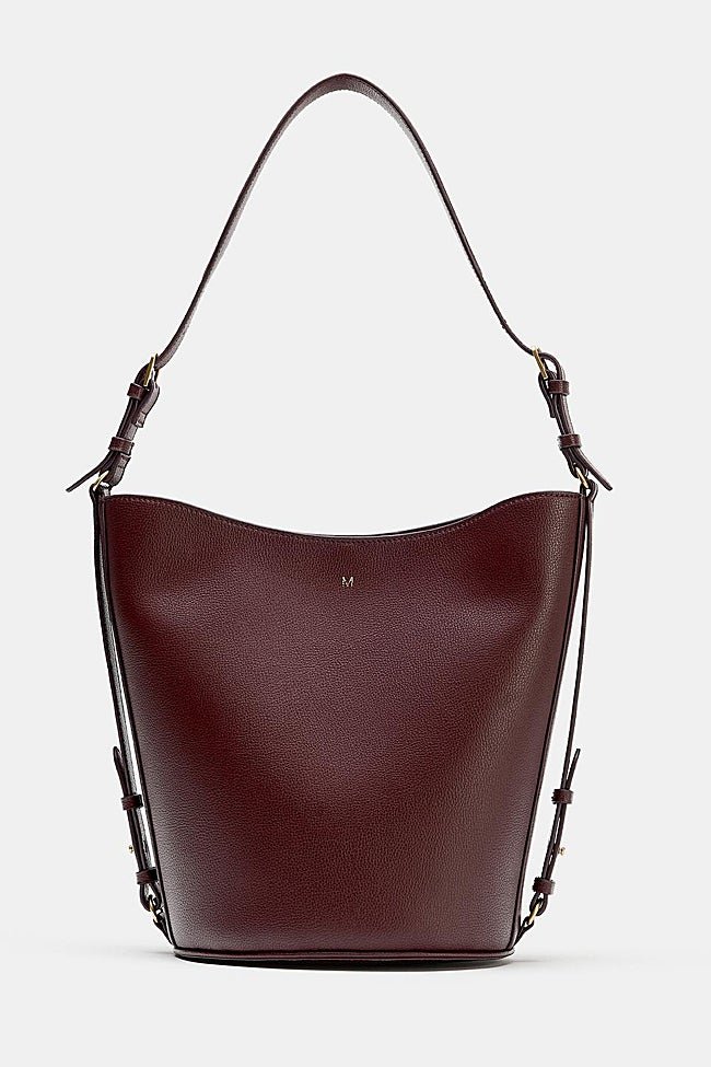 Bolso rojo burdeos de Zara (35,99 euros)