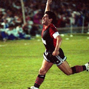 A 33 años del debut de Diego Maradona en Newell's: contra quién fue y cómo lo recordó el club