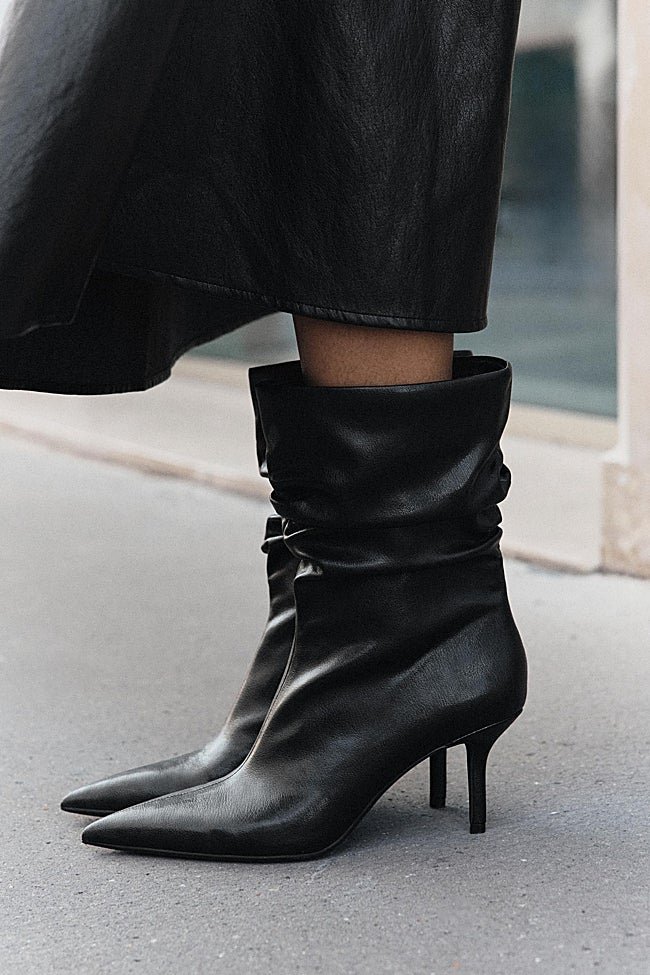 Botines negros de Zara (49,95 euros)