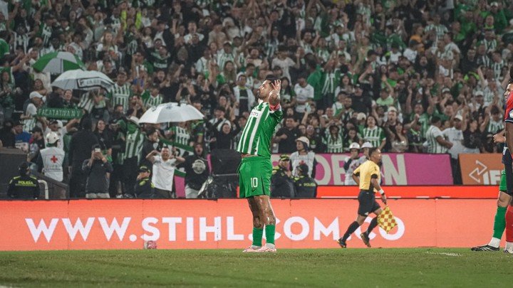 El festejo de Edwin Cardona en Atlético Nacional.